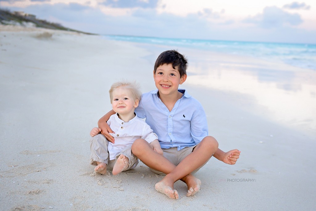 kids-portraits-on-the-beach